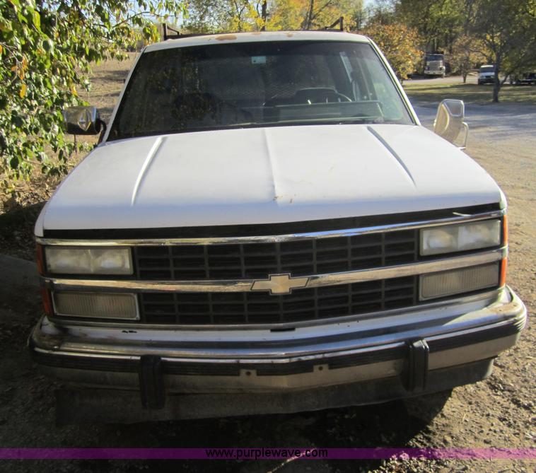 image for item D5724 1993 Chevrolet C3500 pickup truck