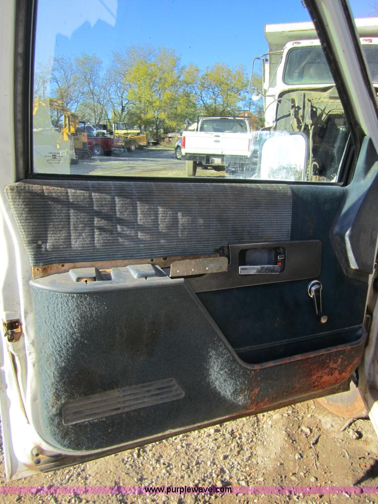 image for item D5724 1993 Chevrolet C3500 pickup truck