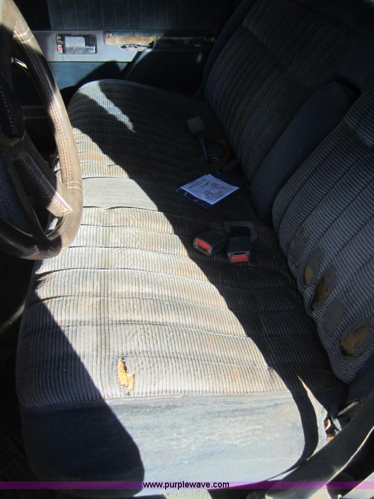 image for item D5724 1993 Chevrolet C3500 pickup truck