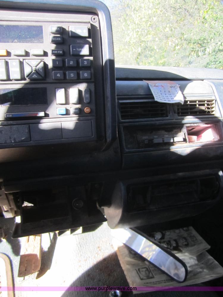 image for item D5724 1993 Chevrolet C3500 pickup truck