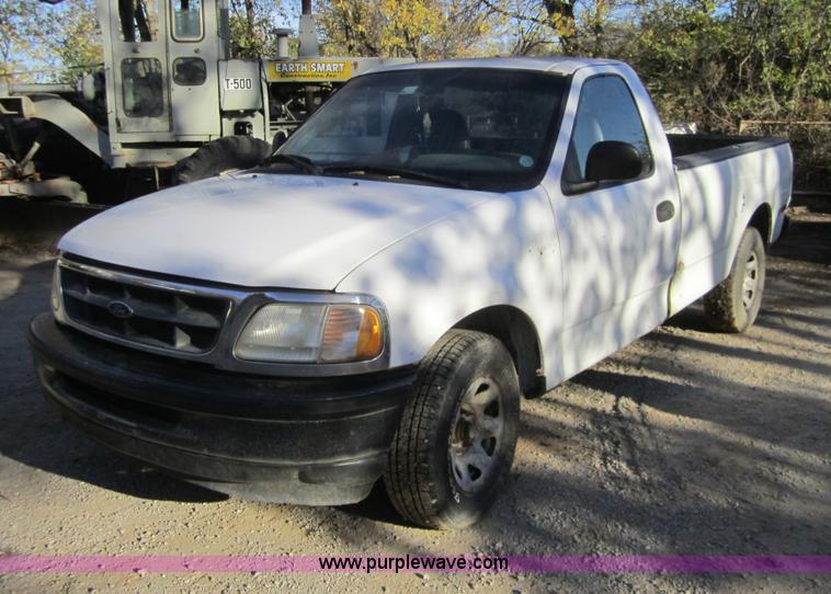 image for item D5725 1997 Ford F250 pickup truck