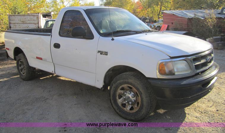 image for item D5725 1997 Ford F250 pickup truck
