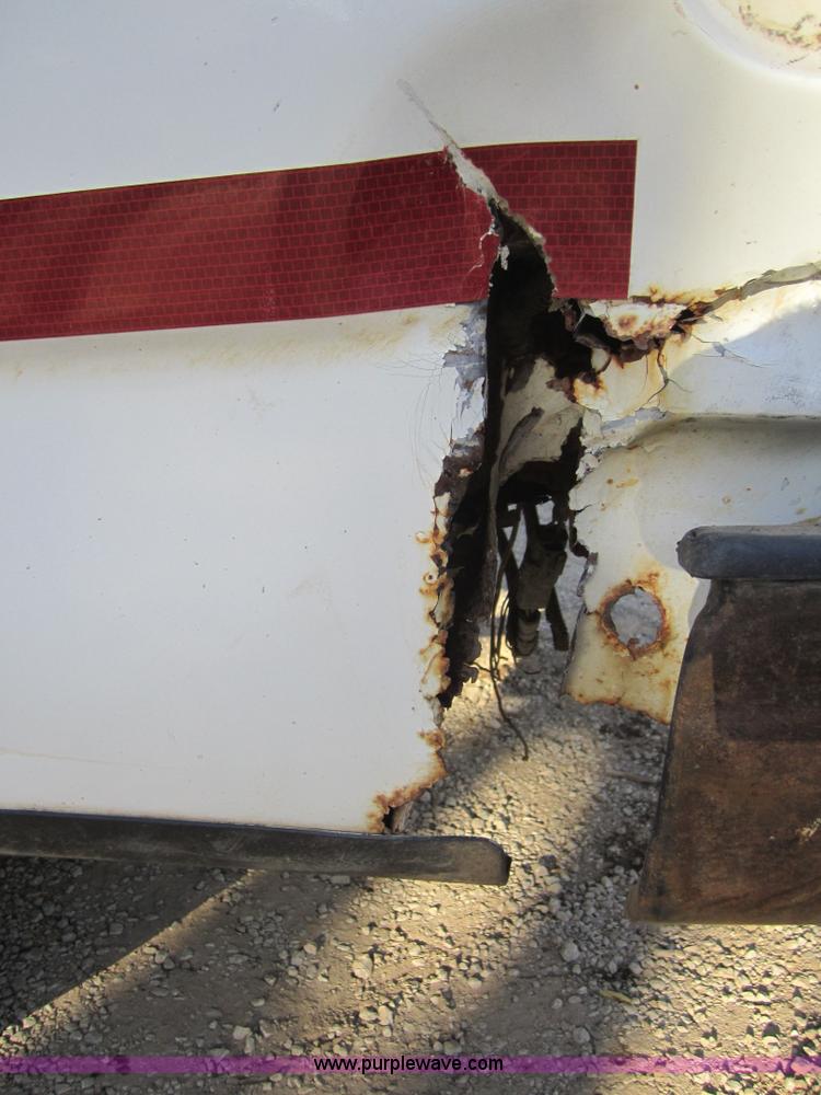 image for item D5725 1997 Ford F250 pickup truck