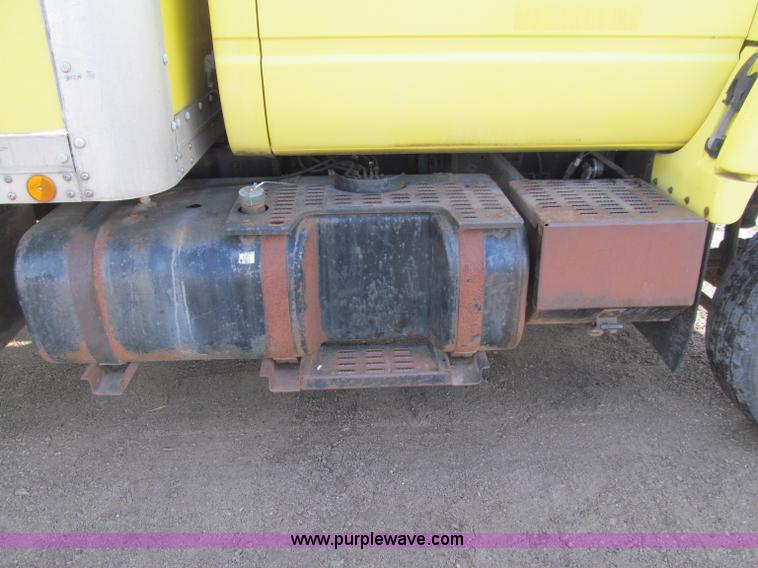 image for item D7008 1992 GMC TopKick box truck