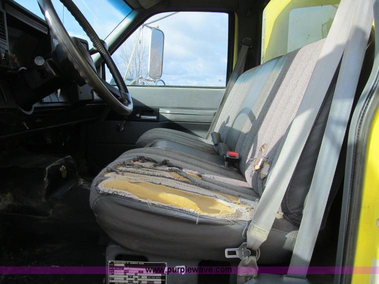 image for item D7008 1992 GMC TopKick box truck