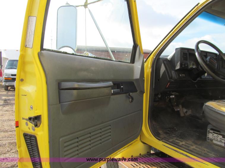 image for item D7008 1992 GMC TopKick box truck