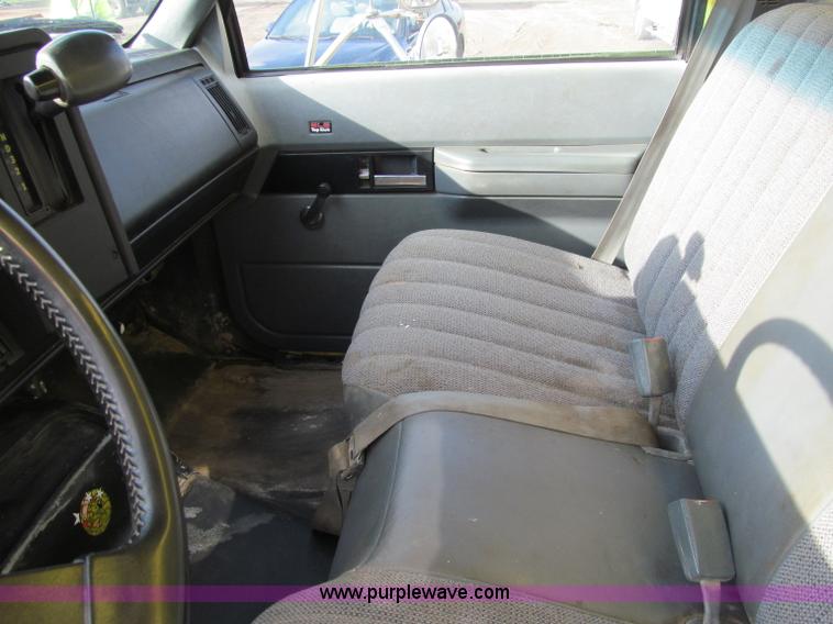 image for item D7008 1992 GMC TopKick box truck