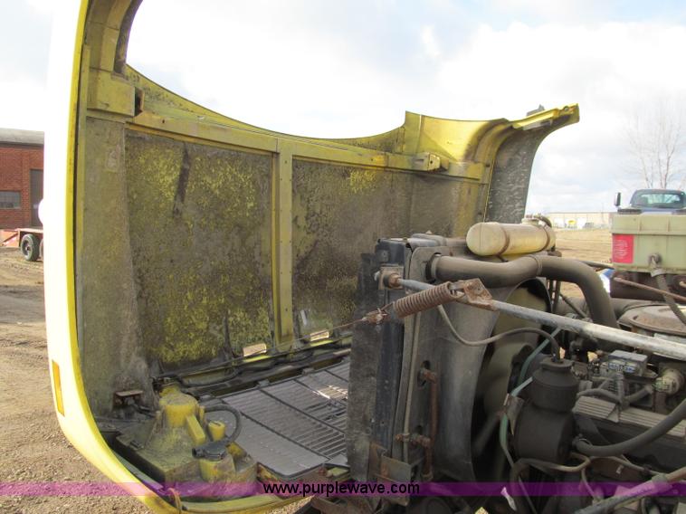 image for item D7008 1992 GMC TopKick box truck