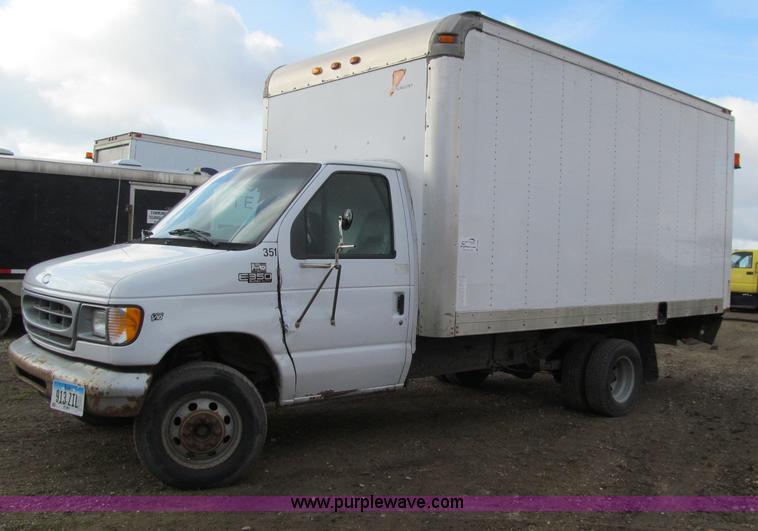 image for item D7009 2002 Ford Econoline E350 Super Duty box truck