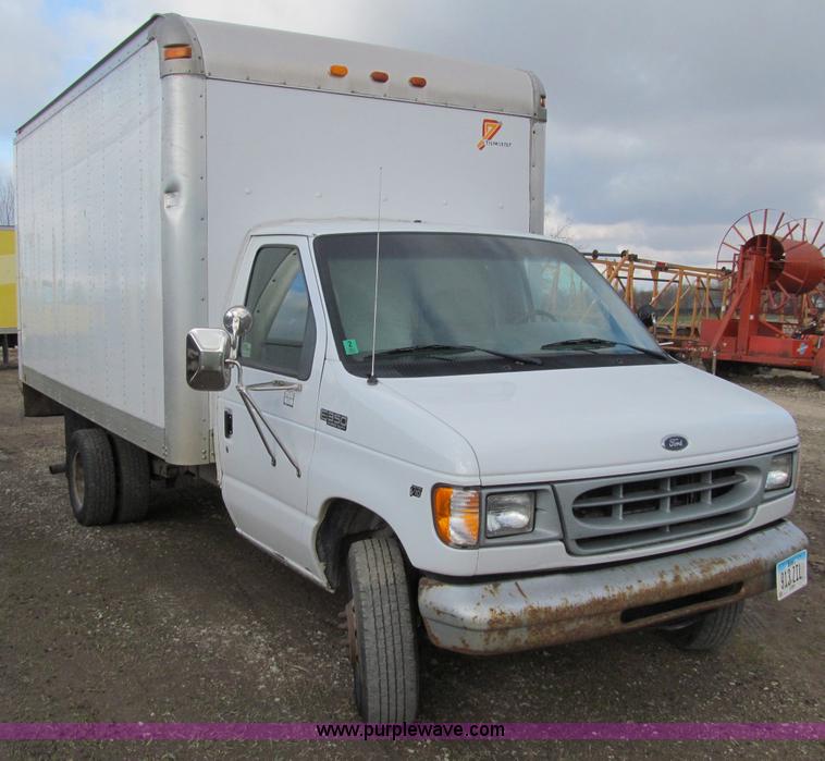 image for item D7009 2002 Ford Econoline E350 Super Duty box truck