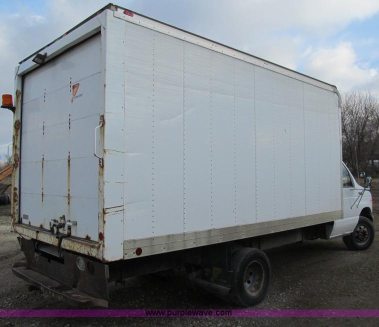 image for item D7009 2002 Ford Econoline E350 Super Duty box truck