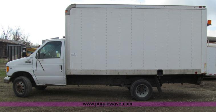 image for item D7009 2002 Ford Econoline E350 Super Duty box truck