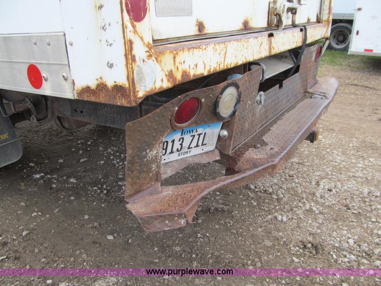 image for item D7009 2002 Ford Econoline E350 Super Duty box truck