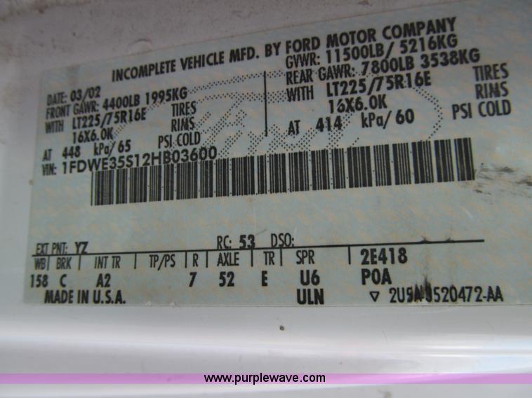 image for item D7009 2002 Ford Econoline E350 Super Duty box truck