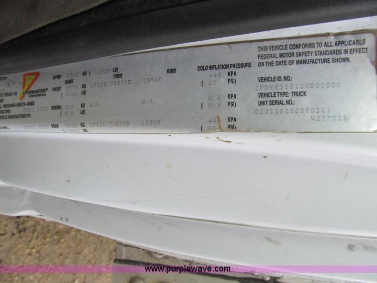 image for item D7009 2002 Ford Econoline E350 Super Duty box truck