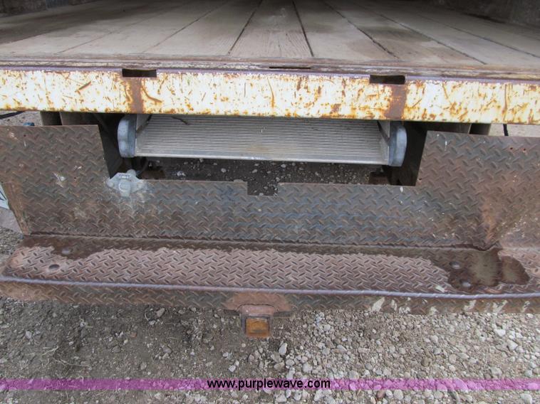 image for item D7009 2002 Ford Econoline E350 Super Duty box truck