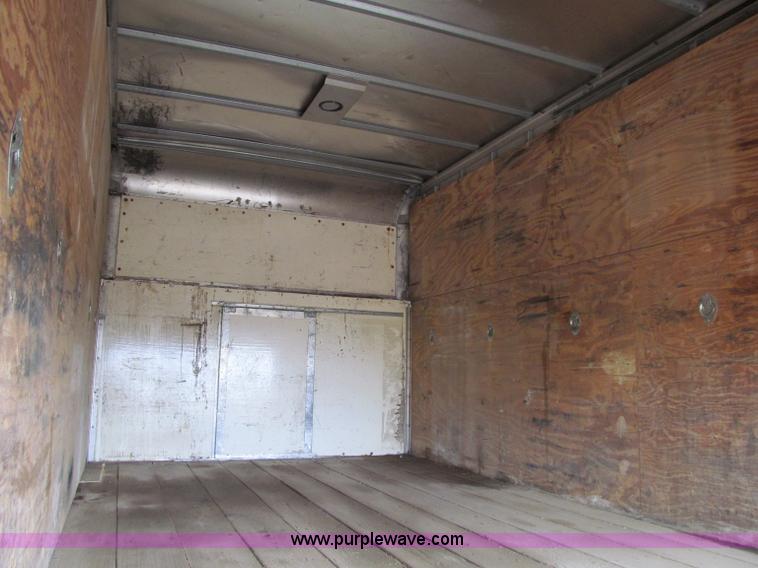 image for item D7009 2002 Ford Econoline E350 Super Duty box truck