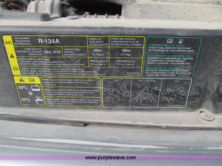 image for item D7009 2002 Ford Econoline E350 Super Duty box truck