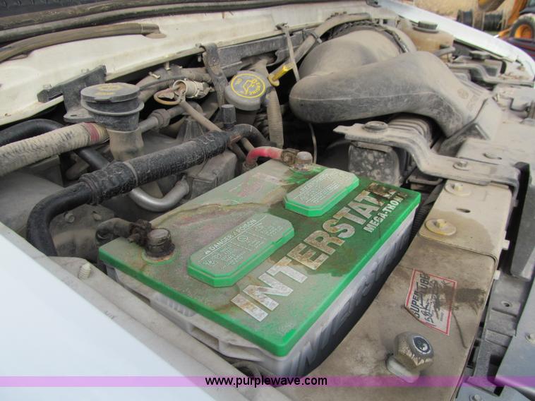 image for item D7009 2002 Ford Econoline E350 Super Duty box truck