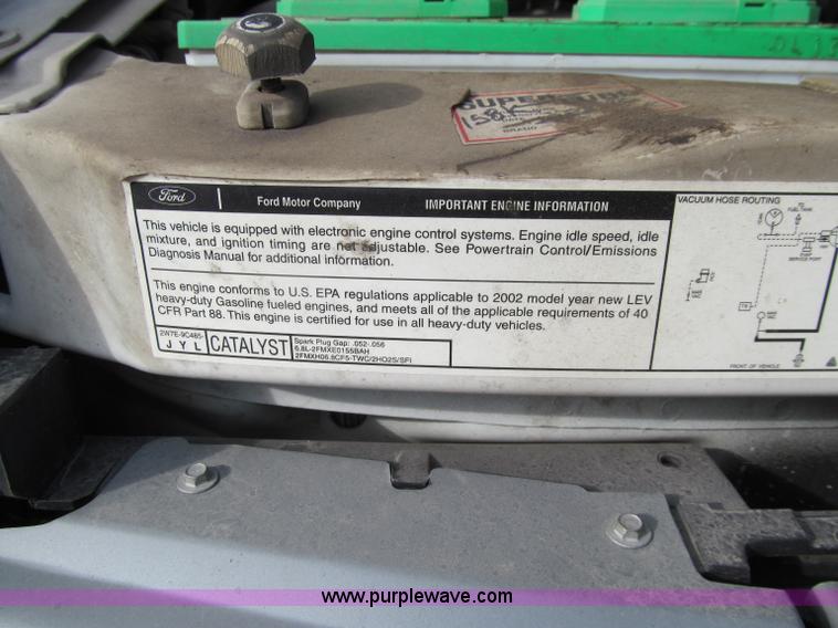 image for item D7009 2002 Ford Econoline E350 Super Duty box truck