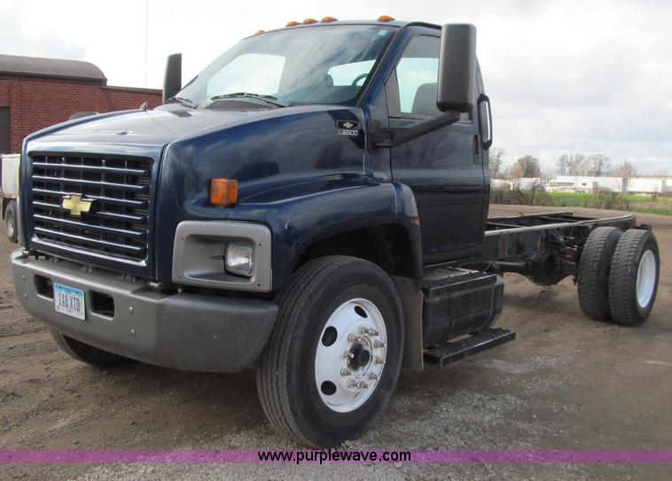 image for item D7010 2006 Chevrolet C6500 truck cab and chassis