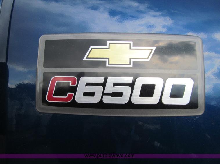 image for item D7010 2006 Chevrolet C6500 truck cab and chassis