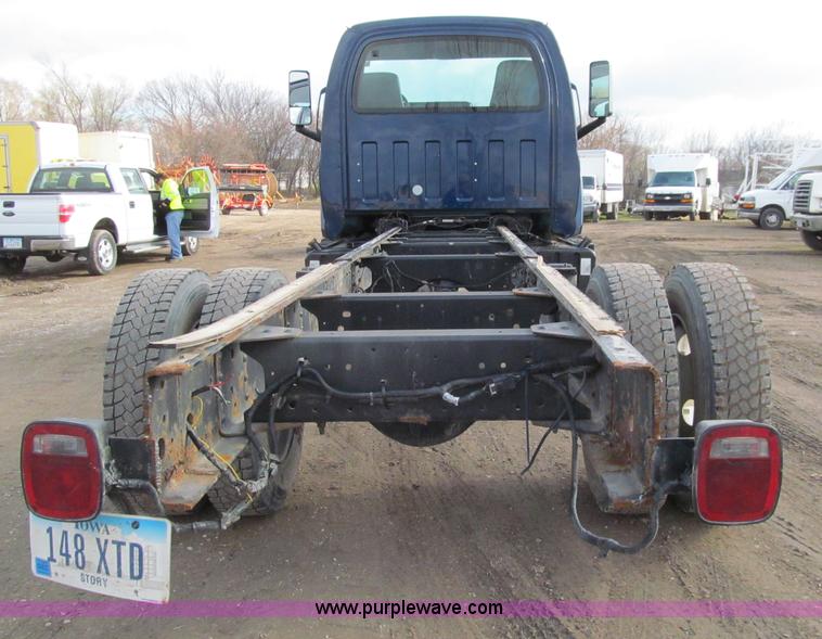 image for item D7010 2006 Chevrolet C6500 truck cab and chassis