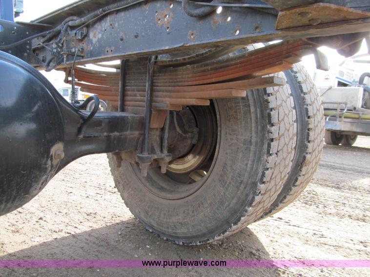 image for item D7010 2006 Chevrolet C6500 truck cab and chassis