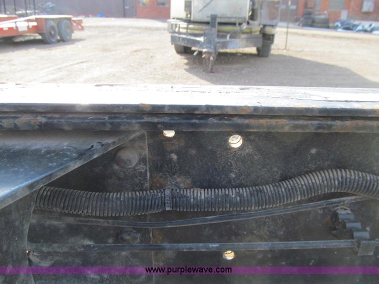 image for item D7010 2006 Chevrolet C6500 truck cab and chassis