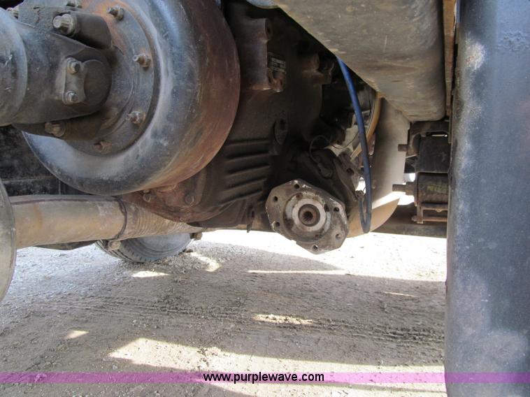 image for item D7010 2006 Chevrolet C6500 truck cab and chassis