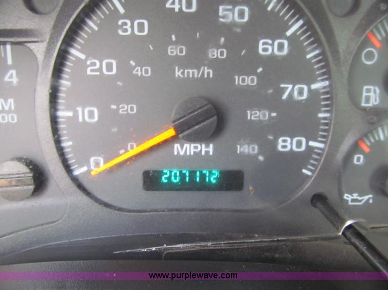 image for item D7010 2006 Chevrolet C6500 truck cab and chassis