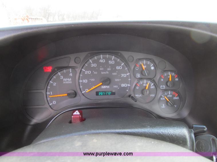 image for item D7010 2006 Chevrolet C6500 truck cab and chassis