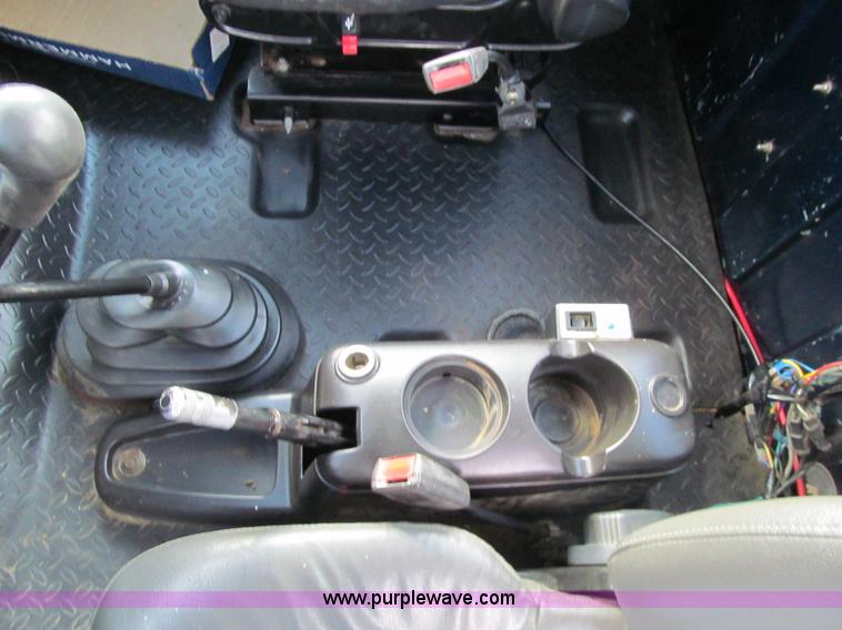 image for item D7010 2006 Chevrolet C6500 truck cab and chassis