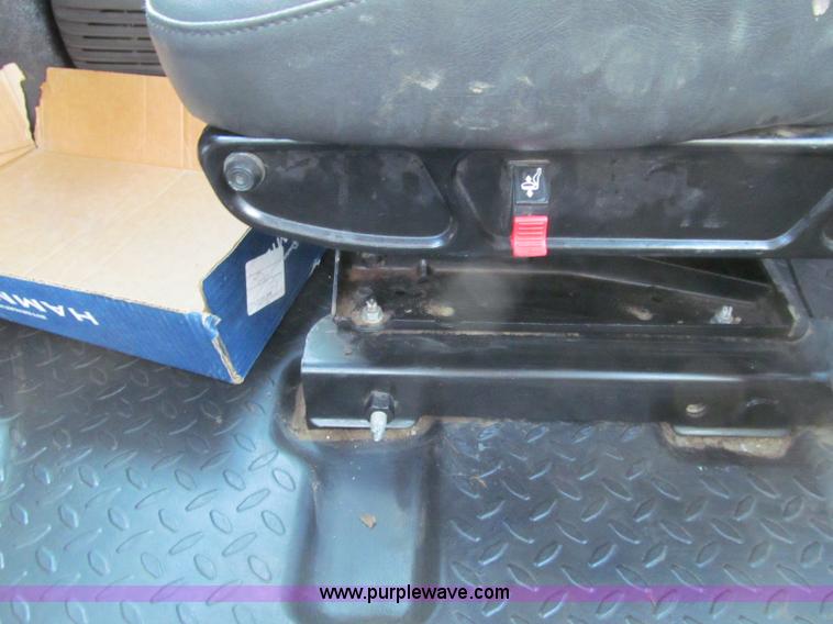 image for item D7010 2006 Chevrolet C6500 truck cab and chassis