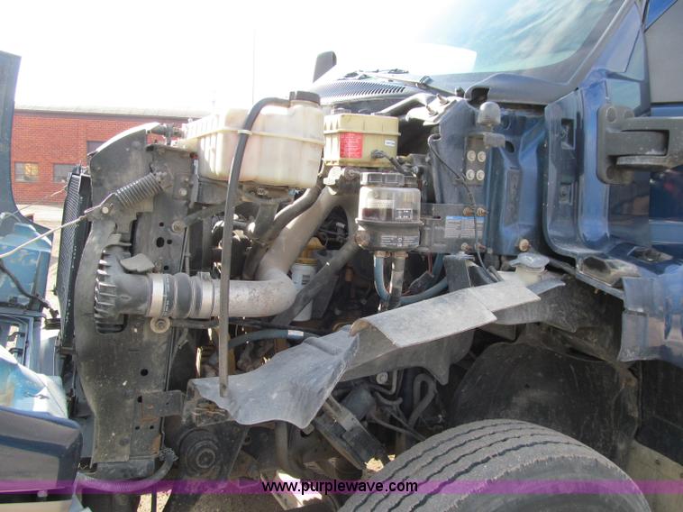 image for item D7010 2006 Chevrolet C6500 truck cab and chassis
