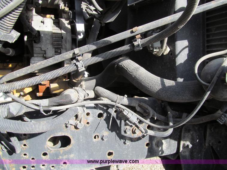 image for item D7010 2006 Chevrolet C6500 truck cab and chassis