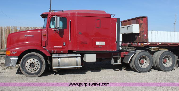 image for item E4293 1997 International 9200 tandem axle semi truck