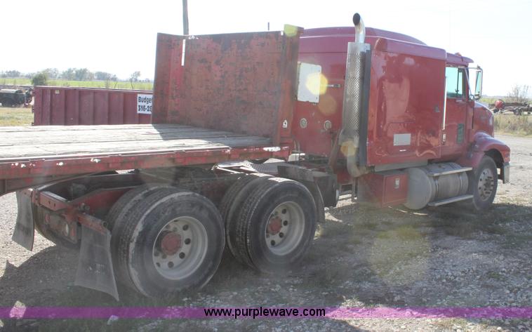 image for item E4293 1997 International 9200 tandem axle semi truck