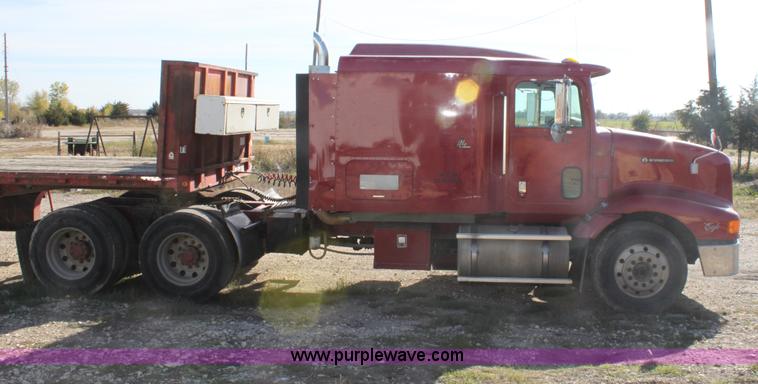 image for item E4293 1997 International 9200 tandem axle semi truck