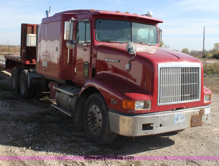 image for item E4293 1997 International 9200 tandem axle semi truck