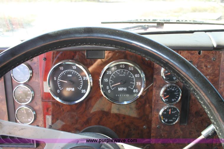 image for item E4293 1997 International 9200 tandem axle semi truck