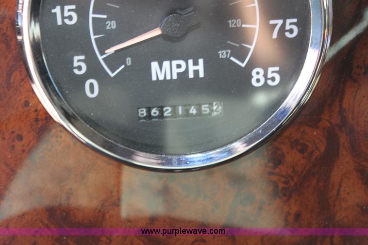 image for item E4293 1997 International 9200 tandem axle semi truck