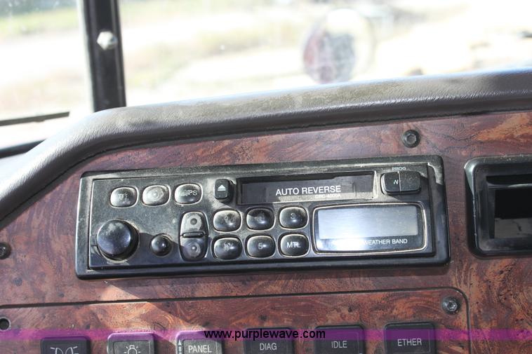 image for item E4293 1997 International 9200 tandem axle semi truck