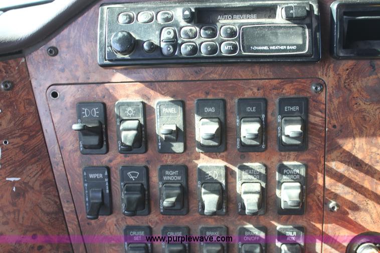 image for item E4293 1997 International 9200 tandem axle semi truck