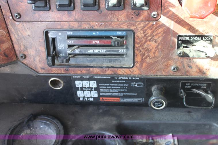 image for item E4293 1997 International 9200 tandem axle semi truck