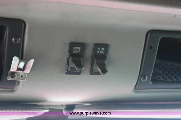 image for item E4293 1997 International 9200 tandem axle semi truck