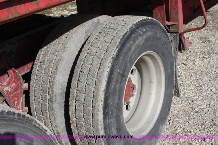 image for item E4293 1997 International 9200 tandem axle semi truck