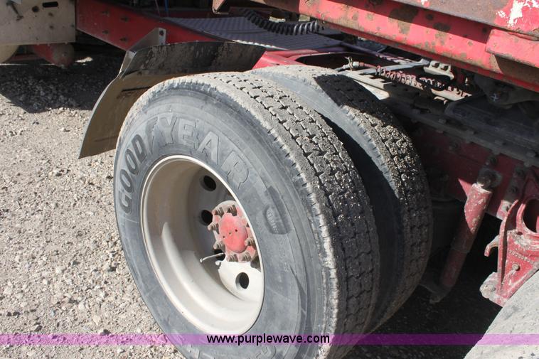 image for item E4293 1997 International 9200 tandem axle semi truck