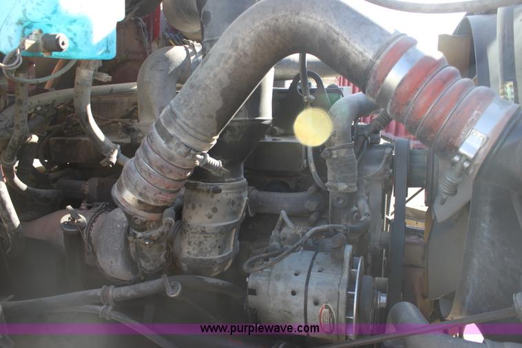 image for item E4293 1997 International 9200 tandem axle semi truck