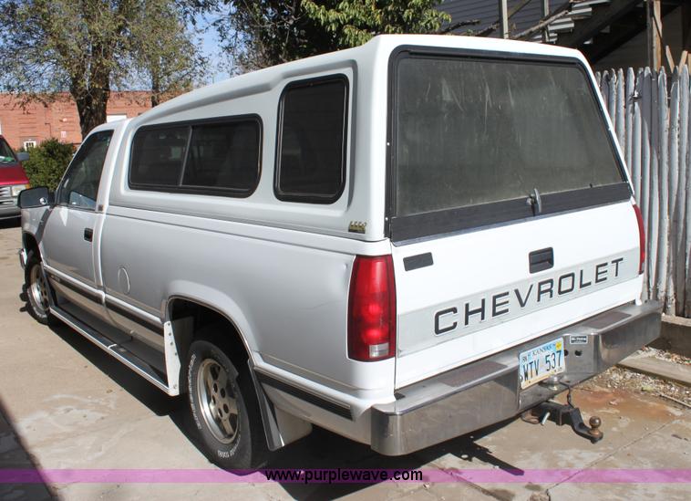 image for item E4303 1995 Chevrolet Silverado 1500 pickup truck